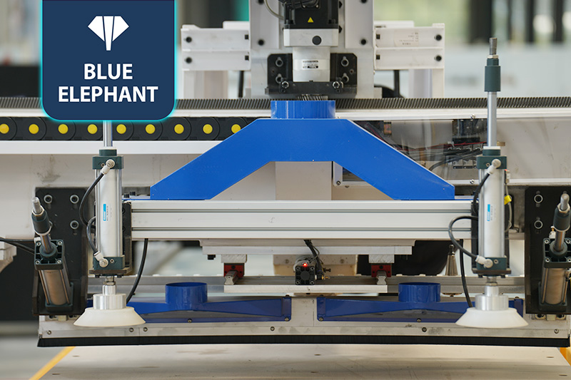 直排換刀加工中心+上下料貼標(biāo)